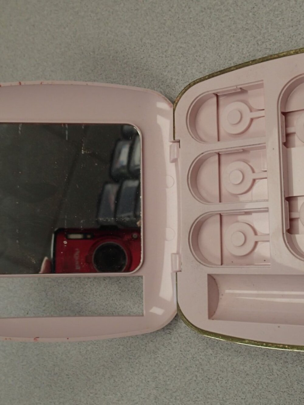 Pink Square Medium Size Compact - Picture 4 of 4